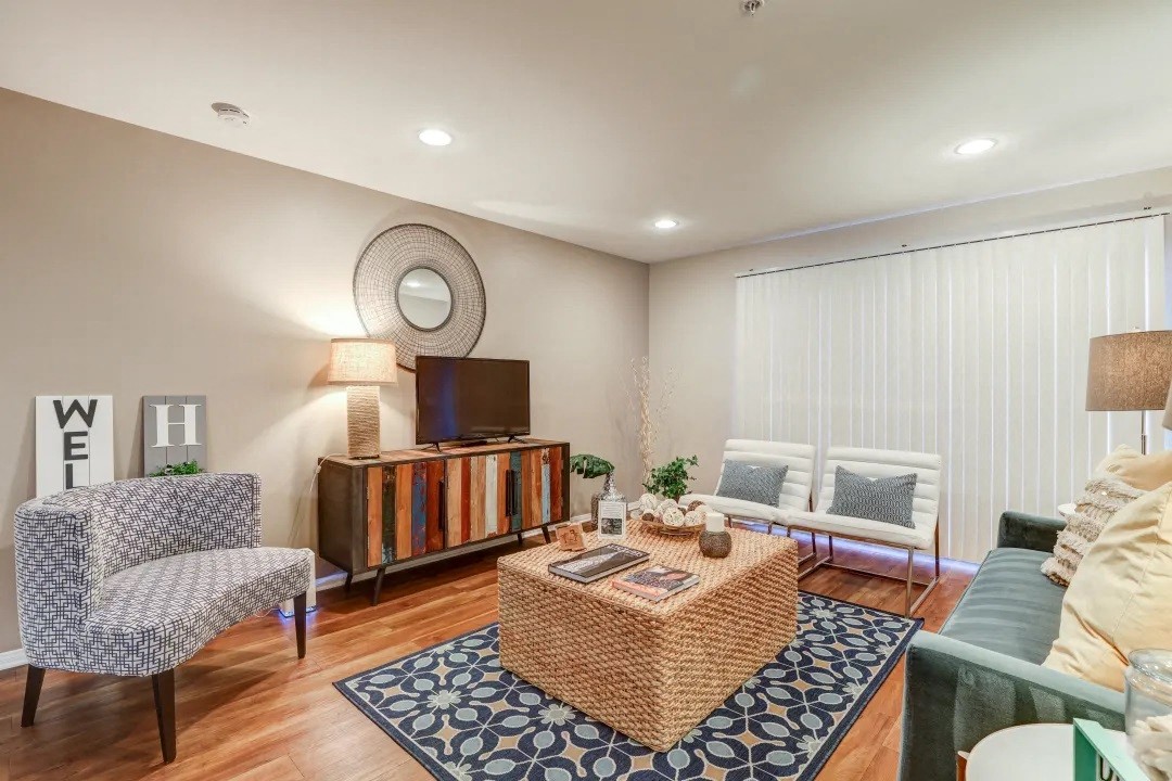 Villa Boutique Apartment Homes is a similar property to 29Hundred Apartments located in Palm Springs